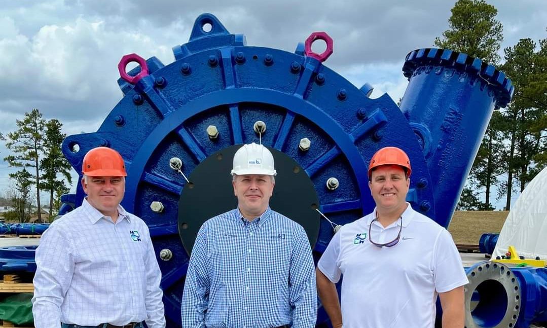 DSC Dredge and MWD officials tour GIW Industries